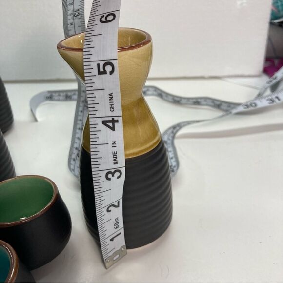 Sake Set 4 Tokkuris (Decanters) and 4 Ochokos (Cups) Multicolored Glazed Ceramic - Picture 10 of 10